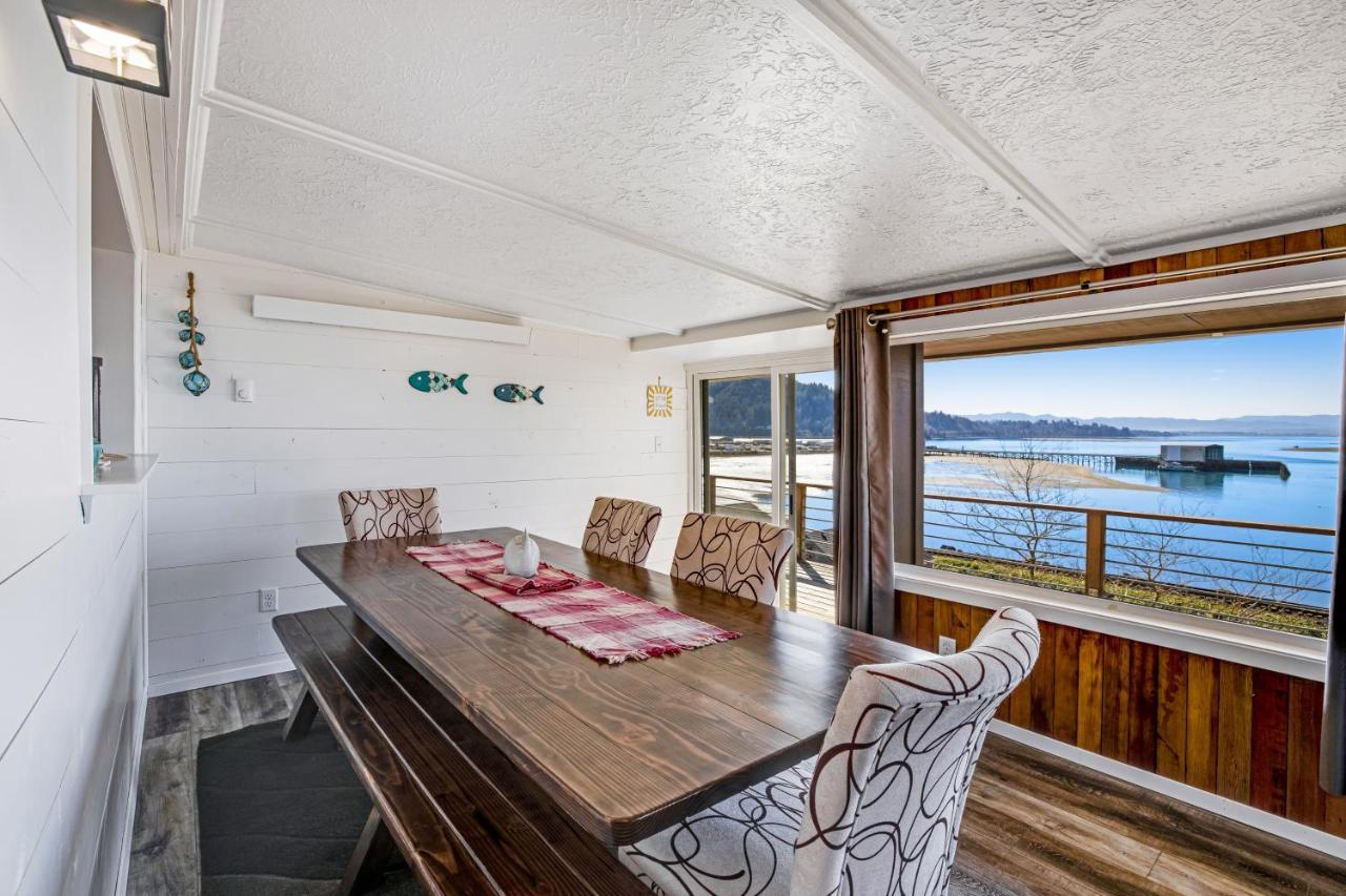 Fisherman'S Dream Boat House Garibaldi Exterior photo