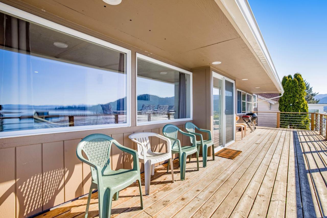 Fisherman'S Dream Boat House Garibaldi Exterior photo