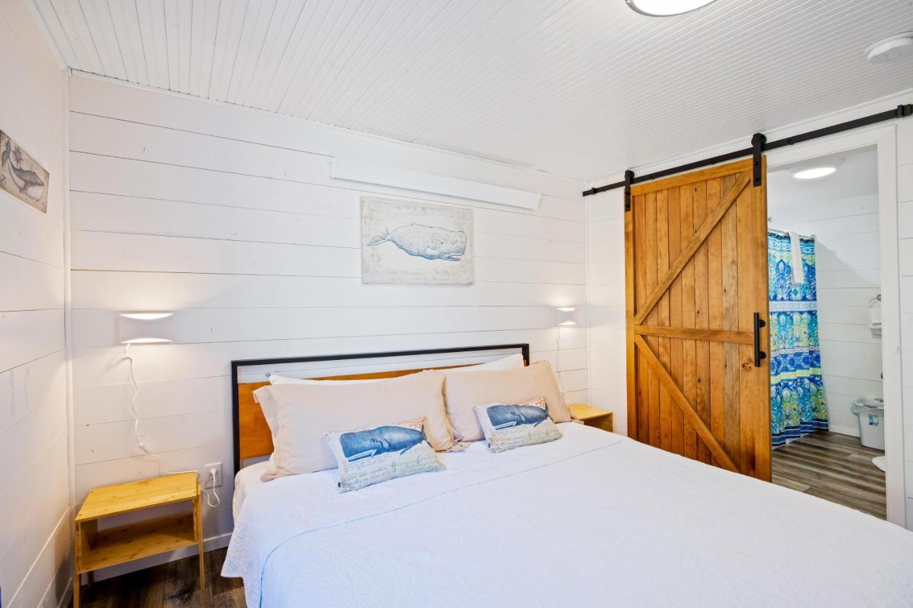 Fisherman'S Dream Boat House Garibaldi Exterior photo